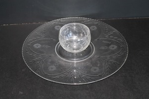 lot 9 image: Etched Glass Serveware