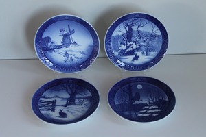 lot 42 image: Royal Copenhagen Christmas Plates
