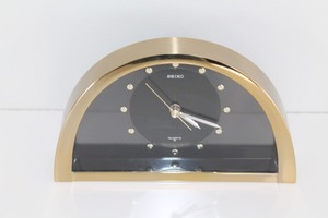 lot 66 image: Seiko Mantel Clock