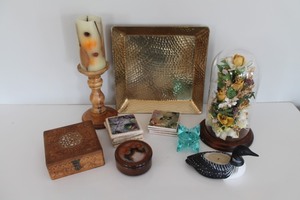 lot 69 image: Home Decor Grouping