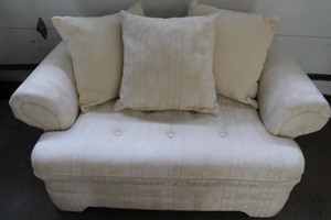 lot 91 image: Cream Loveseat