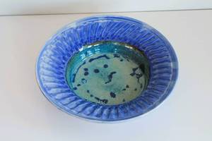 lot 32 image: Artisan Pottery Bowl
