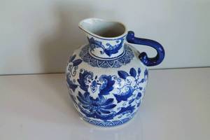 lot 33 image: Chinese Blue & White Pitcher