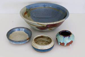 lot 54 image: Artisan Pottery Bowls