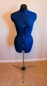 lot 86 image: Dress Form Mannequin