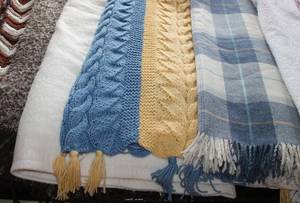 lot 106 image: Blankets & Throws