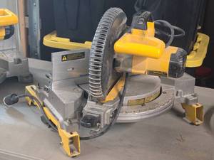 DeWalt� Compound Miter Saw