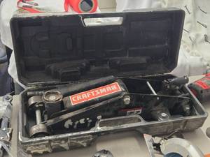Craftsman� Hydraulic Floor Jack with Case