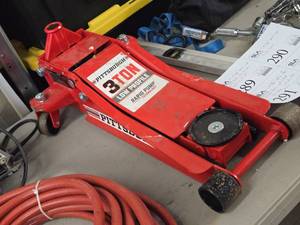 Pittsburgh� Low Profile 3-Ton Hydraulic Floor Jack