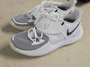 Nike Kyrie Low 3 Eclipse Basketball Shoes Size 11