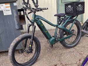 Quiet Cat Apex 15 Electric Bike - Front and Rear Disc Brakes, Front Shocks, Rear Saddlerack