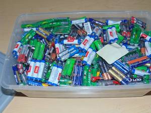 lot 38 image: 14 Pounds AAA Batteries Over 500 Pair Of Batteries