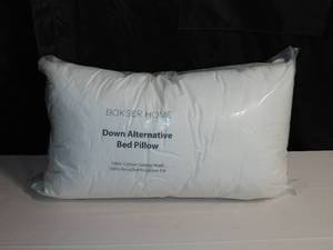 lot 7 image: 2 Pack Medium Down Alternative Bed Pillow - King  BOKSER HOME 810098939232