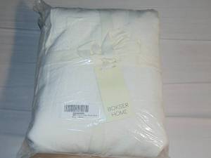 lot 16 image: 100% French Linen Duvet Cover - KingCal King - Cream  BOKSER HOME