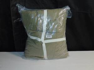 lot 18 image: French Linen Box Stitch Quilt - KingCal King - Moss  BOKSER HOME