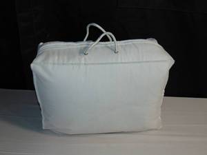 lot 25 image: Queen Casaluna Premium Cooling Down Alternative Duvet Insert