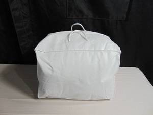 lot 28 image: King  Comforter