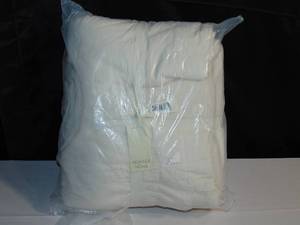 lot 37 image: French Linen Box Stitch Quilt - KingCal King - Cream  BOKSER HOME