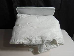 lot 42 image: Feather & Down Plush Luxury Mattress Topper - Queen BOKSER HOME