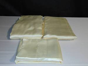 lot 50 image: Queen Sheet Set Cream