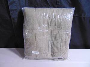 lot 54 image: French Linen Box Stitch Quilt - KingCal King - Moss  BOKSER HOME