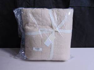 lot 60 image: French Linen Box Stitch Quilt - KingCal King - Putty Heather  BOKSER HOME