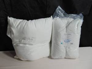 lot 69 image: 2 Pack White Cotton Throw Decor Pillow Insert 21sq.