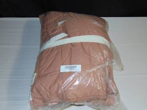 lot 71 image: French Linen Box Stitch Quilt - TwinTwin XL - Clay  BOKSER HOME