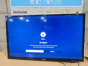lot 49 image: Samsung - 32 Class M4500 Series LED HD Smart Tizen TV