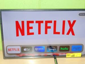 lot 11 image: VIZIO D-Series 32 Class (31.5 Diag.) Smart TV  D32h