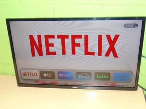 lot 21 image: SAMSUNG 32 Class HD (720P) Smart LED TV UN32M4500