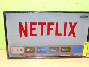 lot 30 image: onn 32 Class 720P HD Roku Smart Television