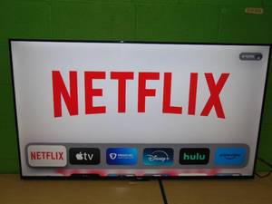 lot 35 image: Roku 55 Select Series 4K HDR Smart Roku TV with Roku TV Remote - 55R4A4