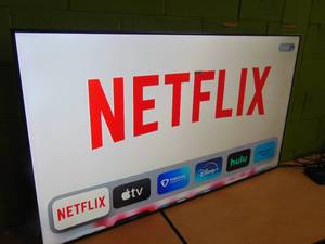 lot 38 image: Samsung - 65 Class DU7200 Series Crystal UHD 4K Smart Tizen TV