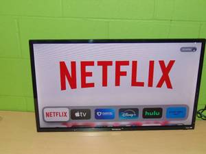 lot 2 image: Westinghouse 32 720P HD Smart Roku TV WR32HT2212