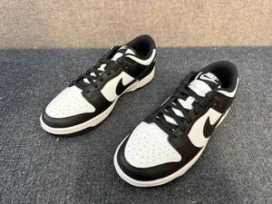 lot 60 image: Nike Dunk Lows - Womens 8.5 Mens 7