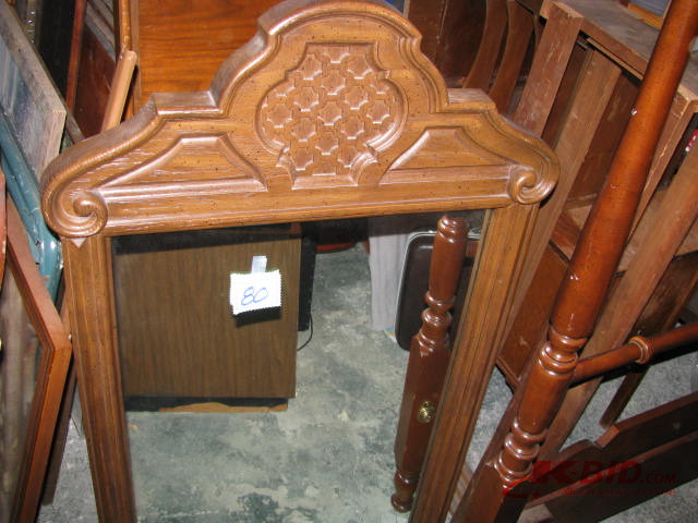 lot 80 image: Vintage mirror