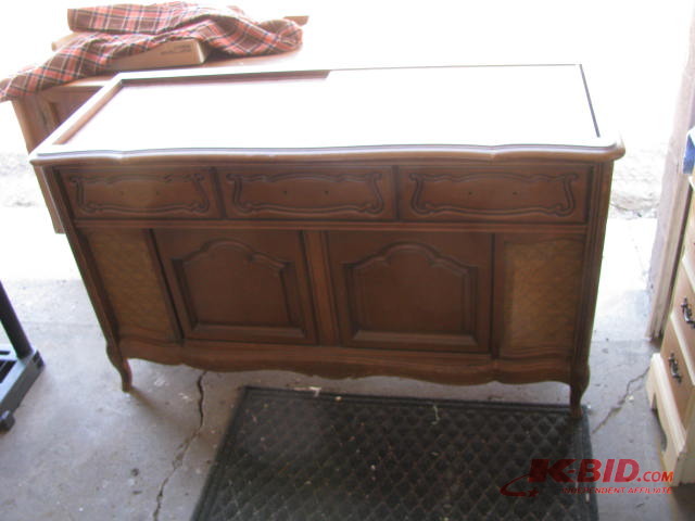 lot 9 image: Radio cabinet