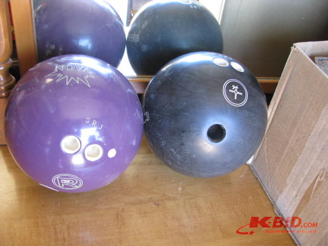 lot 30 image: bowling balls