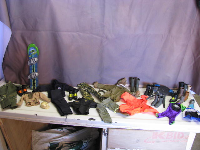 lot 32 image: GI Joe clothing and accessories