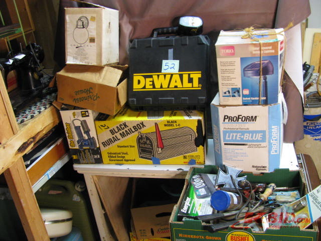 lot 52 image: large lot of tools items