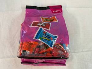 lot 144 image: MM. 1x Party Size Mix of Reeses, KitKat & Jolly Rancher Gummie Minis