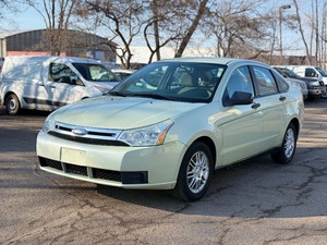 lot 14 image: 2010 FORD FOCUS SE 106k Miles (NO RESERVE)