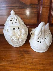 lot 16 image: Vintage Swan and Holder, The Pops Come Off