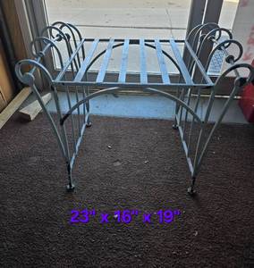 lot 66 image: Very Heavy Plant Stand, Steel