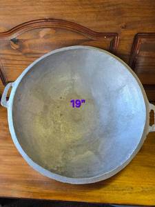 lot 73 image: 19 Aluminum Pan, Heavy
