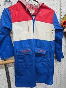 lot 84 image: Youth Coke Rain Jacket Size YOUTH 7