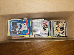 lot 105 image: Small Box of Football & Baseball Cards