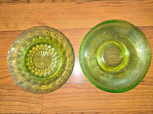 lot 114 image: Uranium Glass Plates (5) 2 different designs