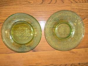 lot 115 image: 5 Uranium Plates, 2 Different Designs